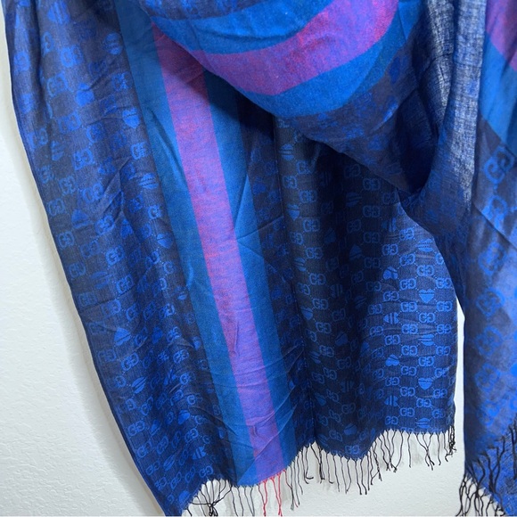 Gucci scarf monogram GG hearts large rectangular blue fringe wrap C6 - Picture 7 of 8